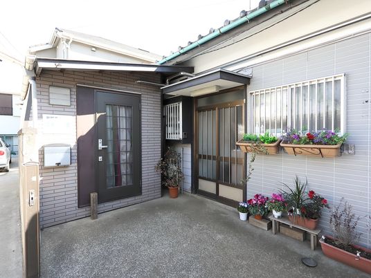温もりあるエントランス風景