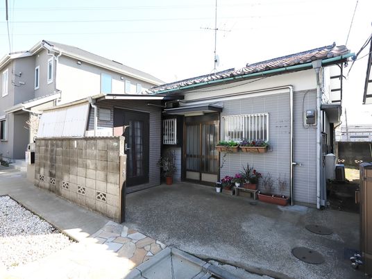 平屋建ての外観