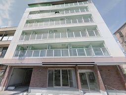 清潔感のある明るい建物外観