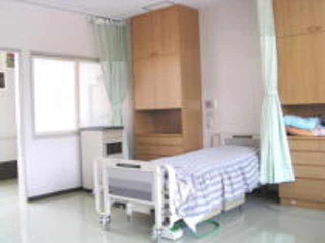 静かな場所の居室 居室 自然光が差し込む明るい空間です。くつろぎのための落ち着いたプライベートスペースになっています。