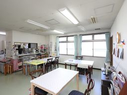 明るい食堂の様子
