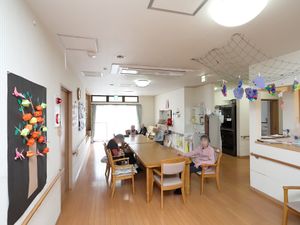 広々とした明るいダイニング