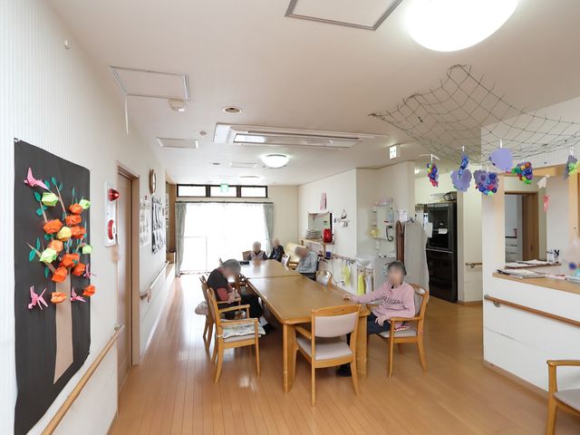 広々とした明るいダイニング