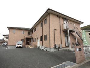 明るい施設の外観