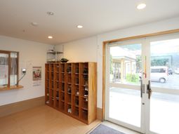 明るいエントランスエリア