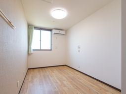 シンプルな個室空間