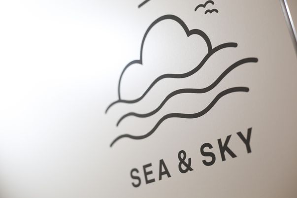 海と空のロゴデザイン