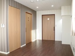 明るい廊下の空間