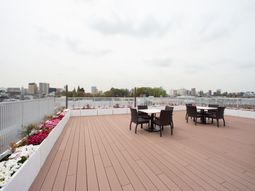 屋上テラスと都市景観
