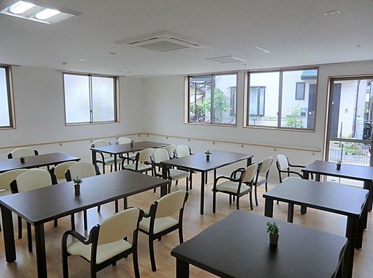 明るい光の食堂
