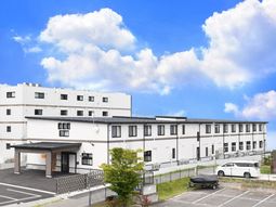 白い建物と青い空