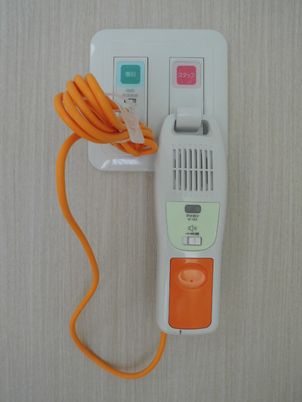 呼び出し機能付き壁掛け機器