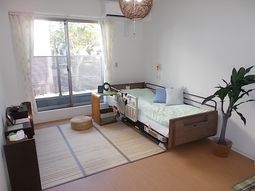 明るい和室の居室