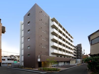 多階層のモダンな建物
