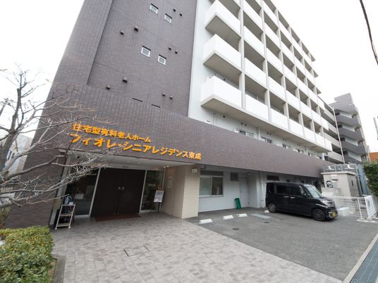 現代的な建物のエントランス