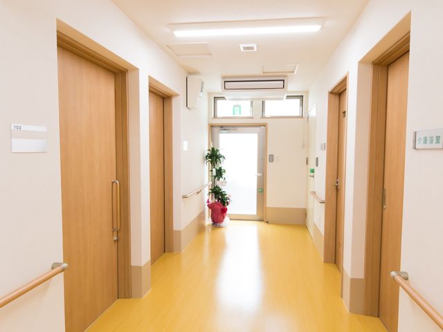 清潔感のある明るい廊下