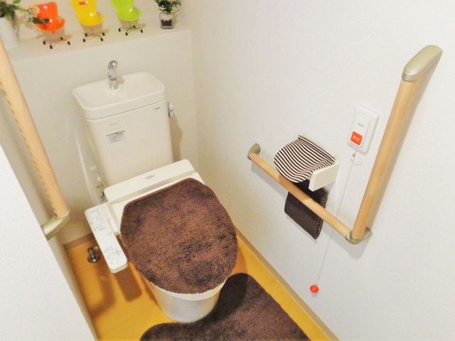バリアフリー設計のトイレ