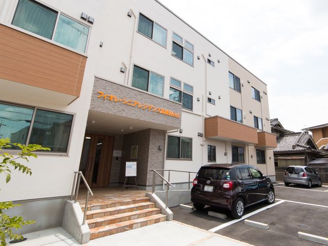 しっかりとした造りの建物外観