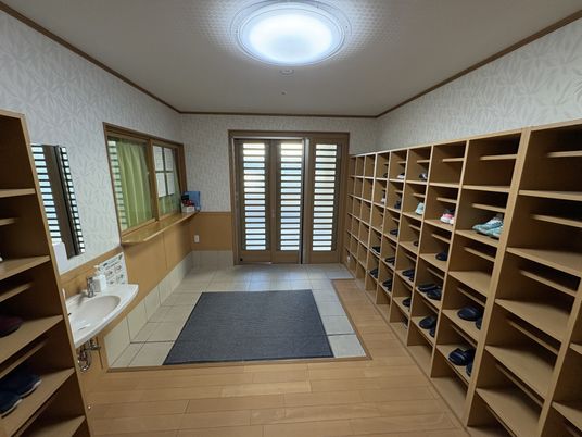 整理された靴棚