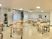 サムネイル 施設の写真 クリーム色の床や壁、木目丁のテーブルやイスが並んだ食堂