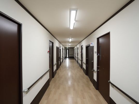 綺麗な施設の廊下