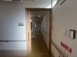 明るい廊下の様子