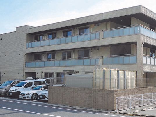 多階層のモダンな建物