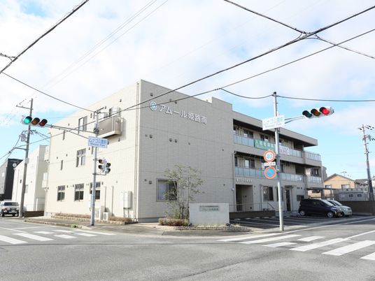 都市型の建物外観