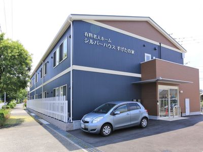 モダンな建物のエントランス