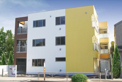 カラフルな建物外観