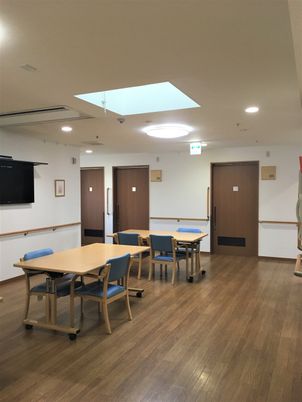 広々とした明るい休憩室