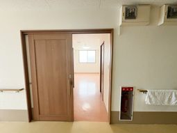 廊下と部屋の扉