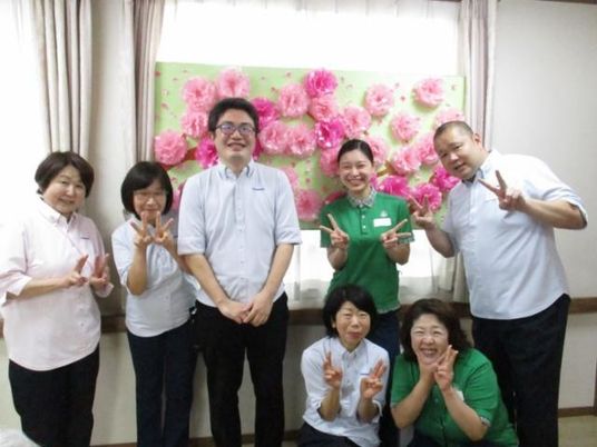スタッフ集合の室内  