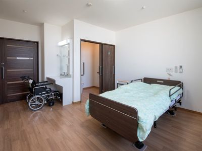 バリアフリーの明るい居室