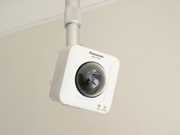 監視カメラが設置された室内