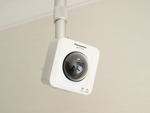 監視カメラが設置された室内