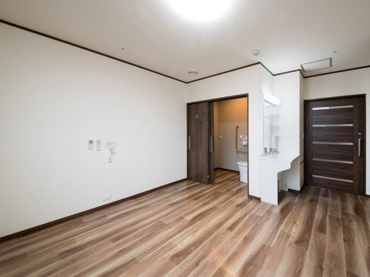 広々とした明るい居室