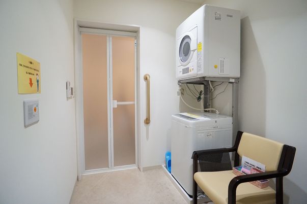 洗濯機と休憩所の空間