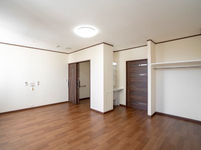 明るく広々とした居室