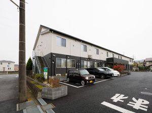 白黒ツートン施設外観
