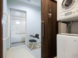 清潔な浴室と洗濯機