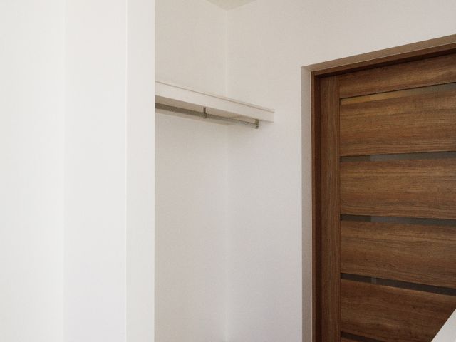 シンプルな洋室の一角 居室 ゆとりある空間の室内は、清潔感のある設計です。自分らしい生活をサポートする適度な収納スペースも完備しています。