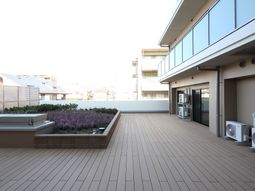 広々とした屋外スペース