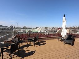 屋外テラスと植栽