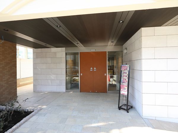 清潔感のあるエントランス