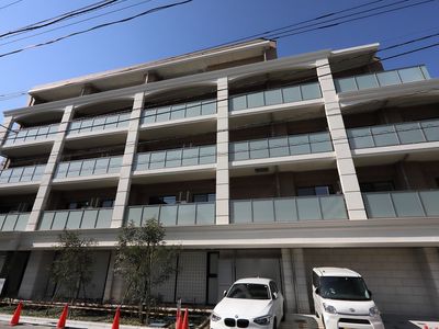 多階層のモダンな外観
