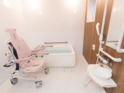 バリアフリーな浴室設備