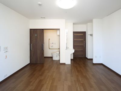 明るい床の居室