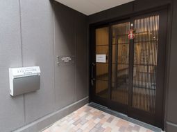 エントランスの外観