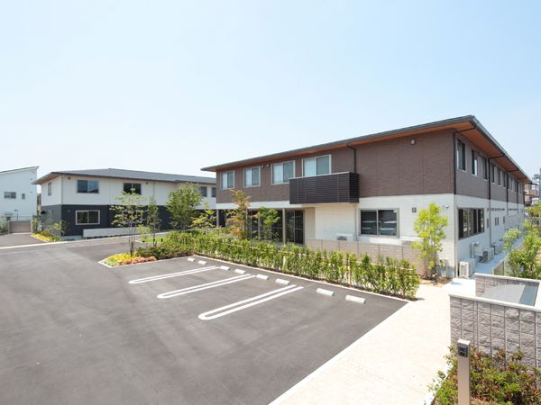 新しい建物の外観